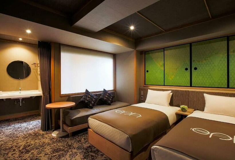 Camera Superiore, Eph Takayama