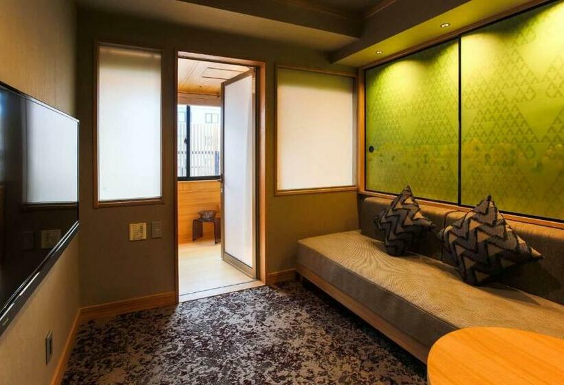 Camera Deluxe, Eph Takayama