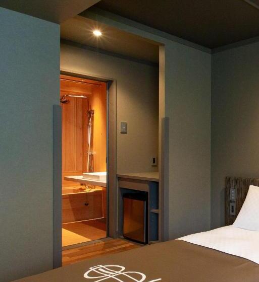 Camera Standard, Eph Takayama