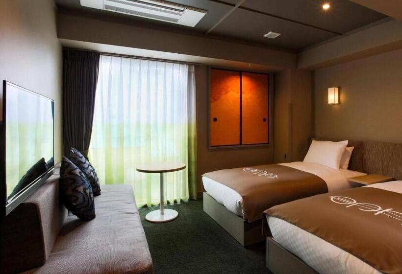 Quarto Estandar, Eph Takayama