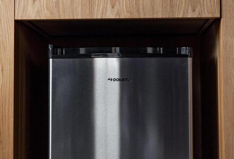 Camera Superiore, Eph Takayama