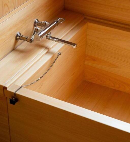 Camera Superiore, Eph Takayama