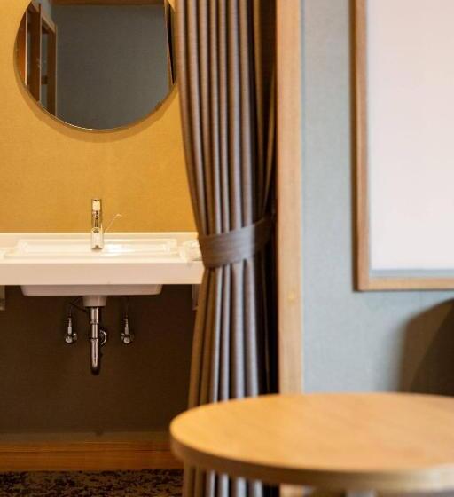 Camera Superiore, Eph Takayama