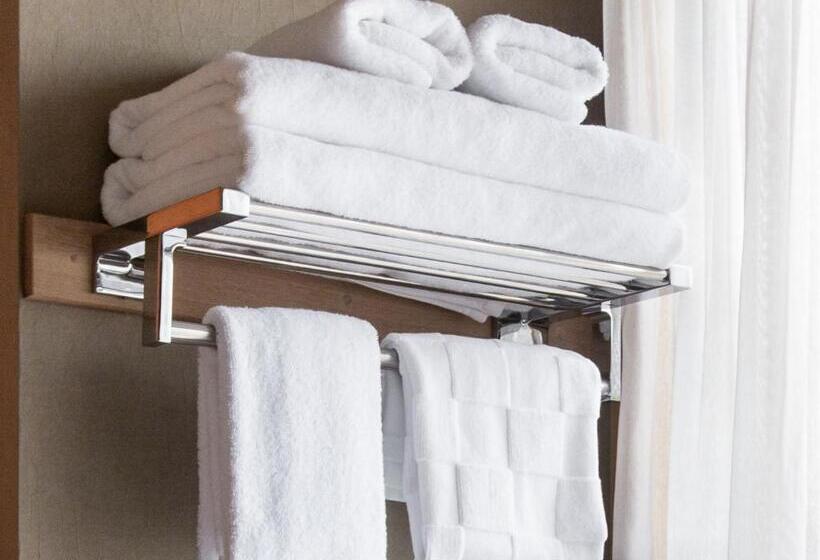 Quarto Deluxe, Eph Takayama