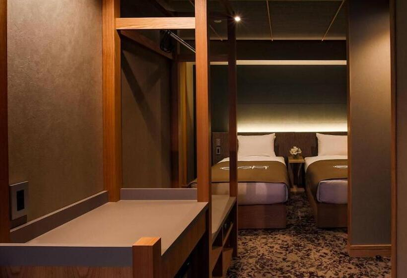 Camera Deluxe, Eph Takayama