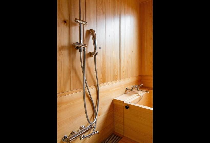 Camera Superiore, Eph Takayama