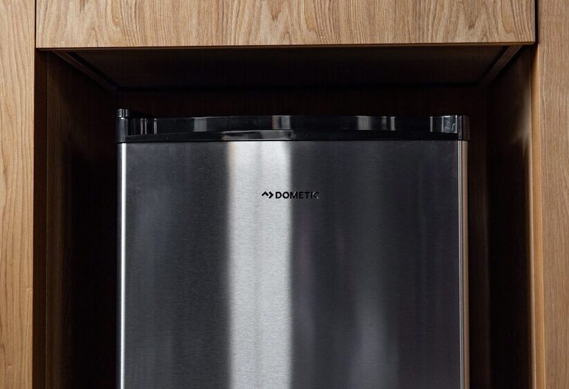 Camera Superiore, Eph Takayama