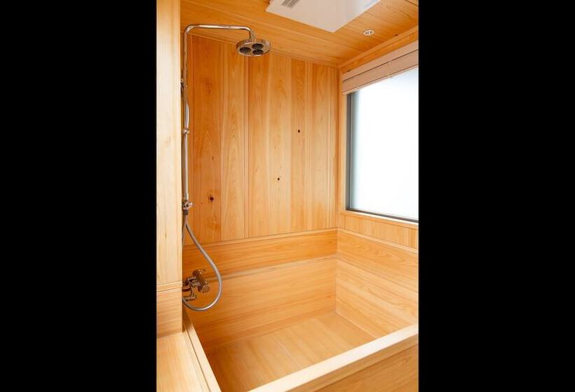 Camera Deluxe, Eph Takayama