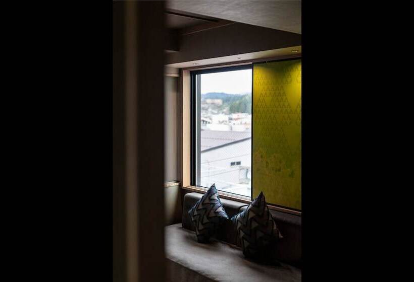 Camera Deluxe, Eph Takayama