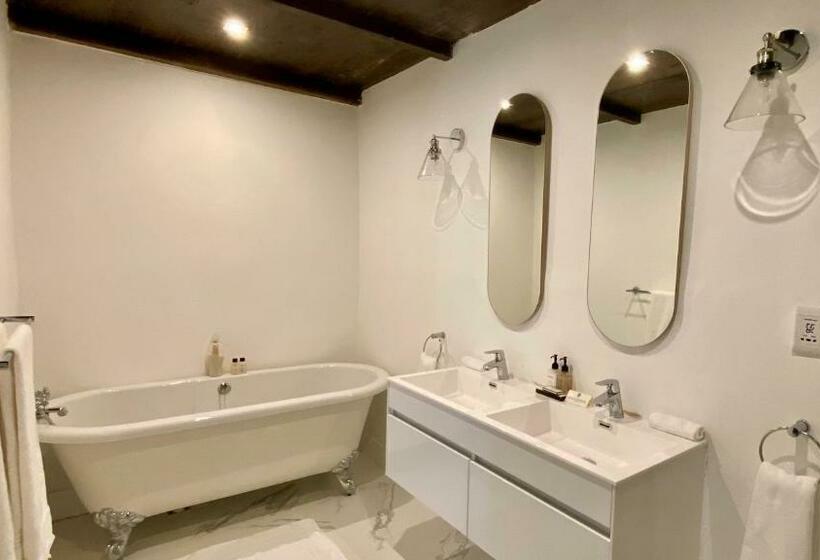 سوئیت 2 خوابه, La Paris Estate