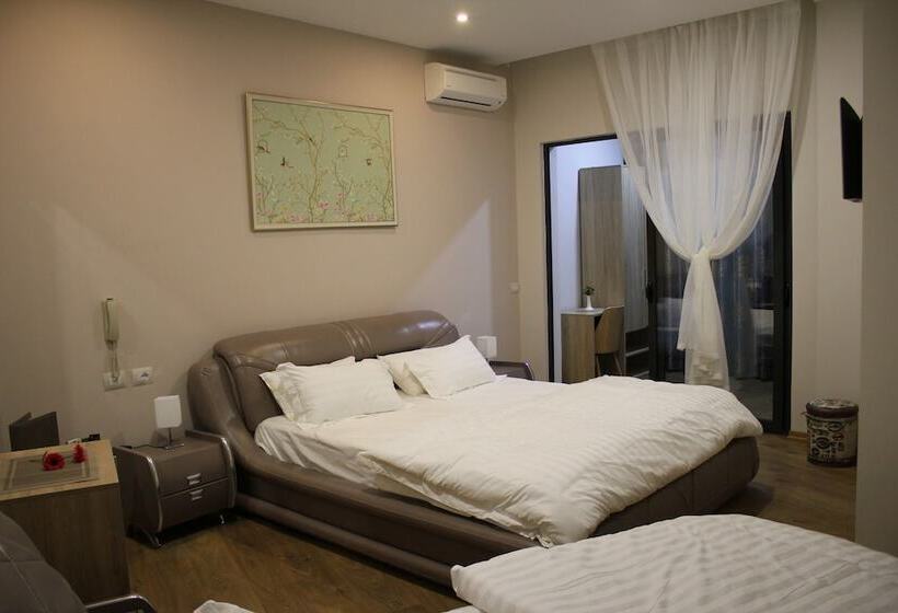 חדר סטנדרט לשלושה, Park