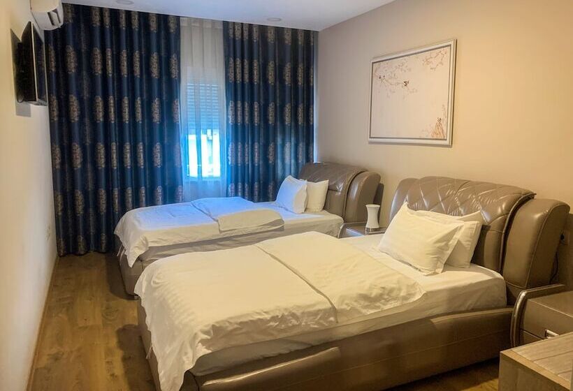 חדר סטנדרט לשלושה, Park