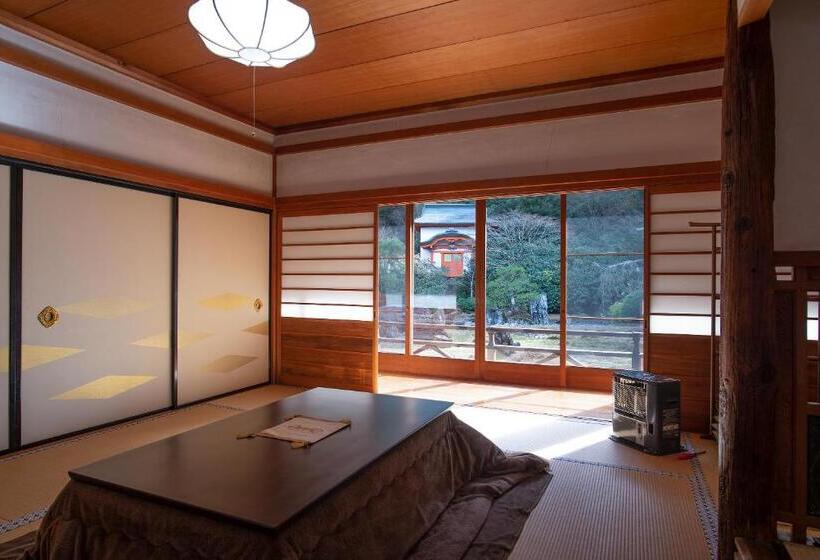 חדר לארבעה סטנדרטי עם נוף לגינה, Koyasan Sainan In