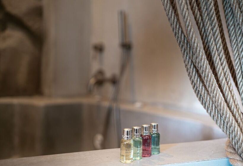 סוויטה נוף לים, Bohemian Luxury Boutique Hotel   Adults Only