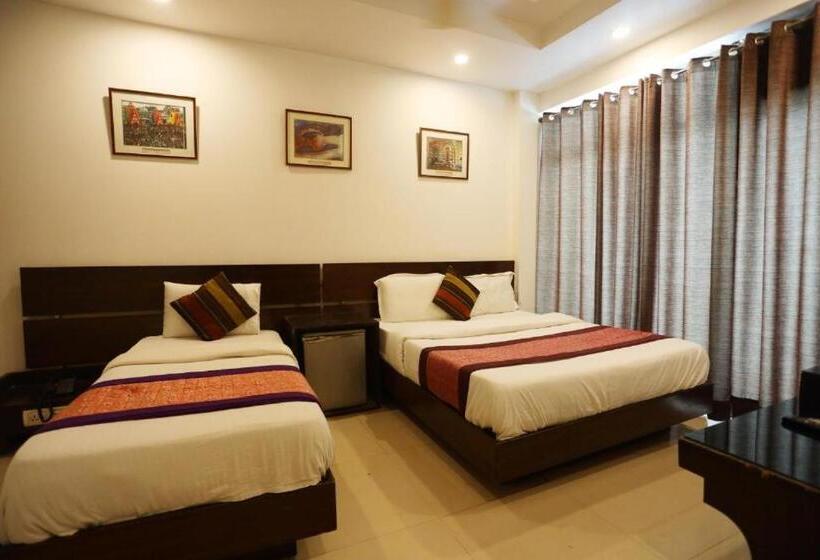 이그제큐티브 트리플, Ambience