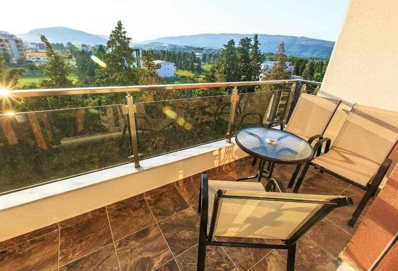 اتاق لوکس, Hoti Ii