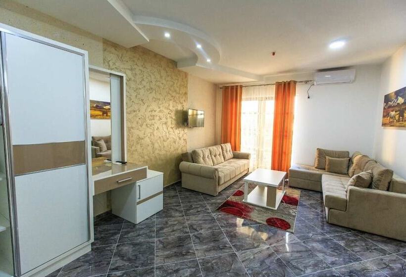 سوییت لوکس, Hoti Ii