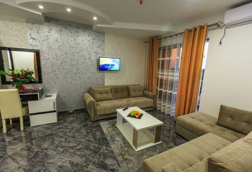 سوییت لوکس, Hoti Ii