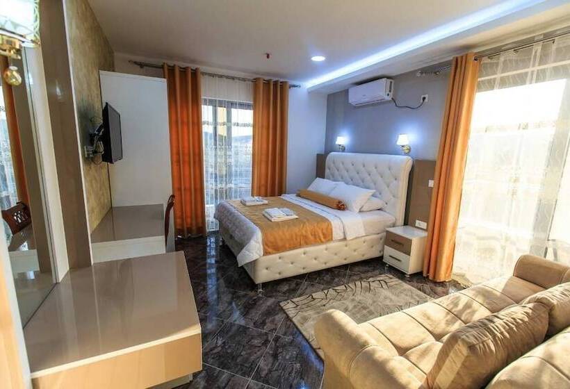 سوییت لوکس, Hoti Ii