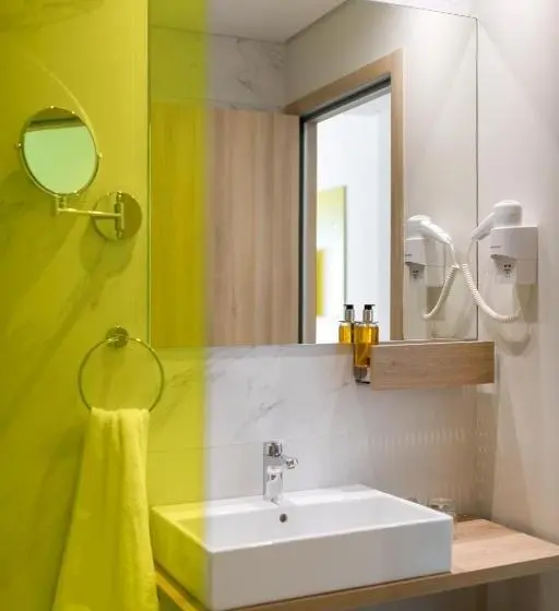 プレミアムファミリールーム, Ibis Styles Athens Routes