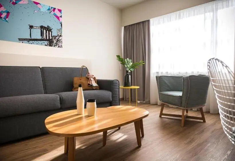 プレミアムスイート, Ibis Styles Athens Routes