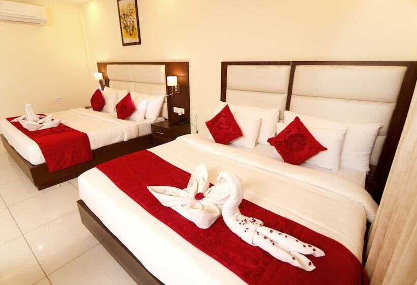 Трехместный Президентский, Indira Nikunj Rubystone Exotic