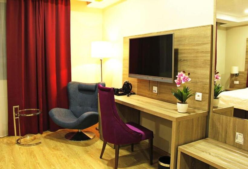 اتاق لوکس, Le Pacha