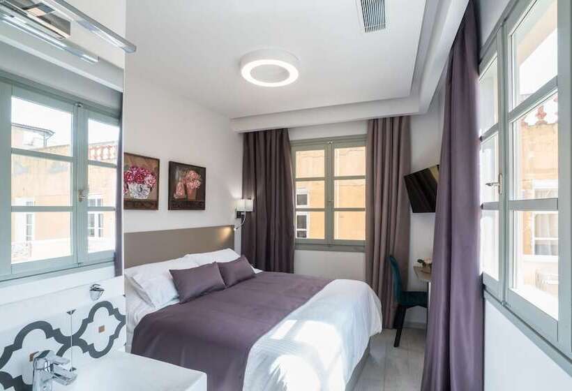 اتاق اکونومی, Cretan Berry Portou