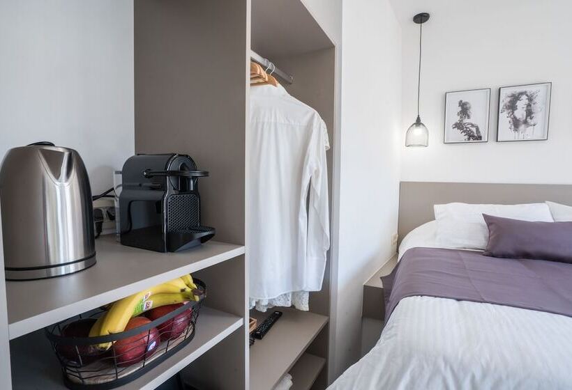 اتاق اکونومی, Cretan Berry Portou