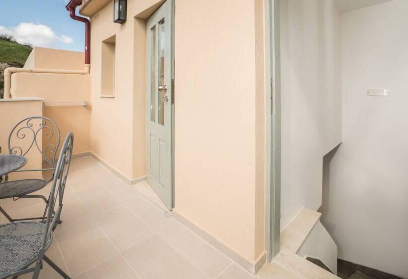 اتاق اکونومی, Cretan Berry Portou