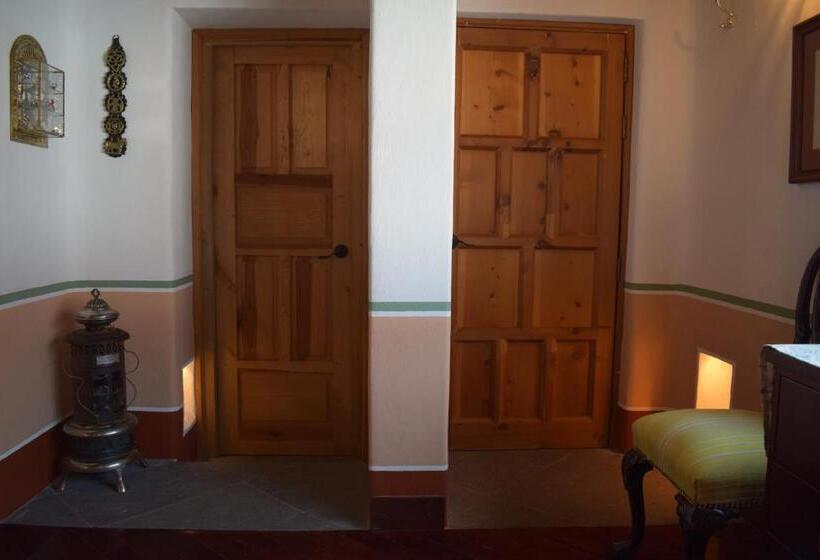 اتاق لوکس با تخت بزرگ, Sanbernabé Tres