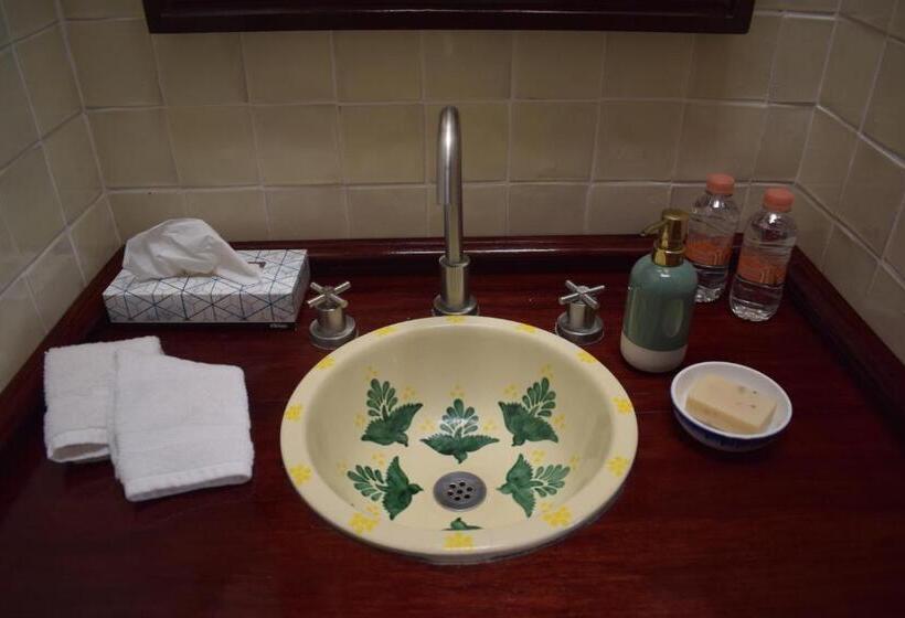 اتاق لوکس با تخت بزرگ, Sanbernabé Tres