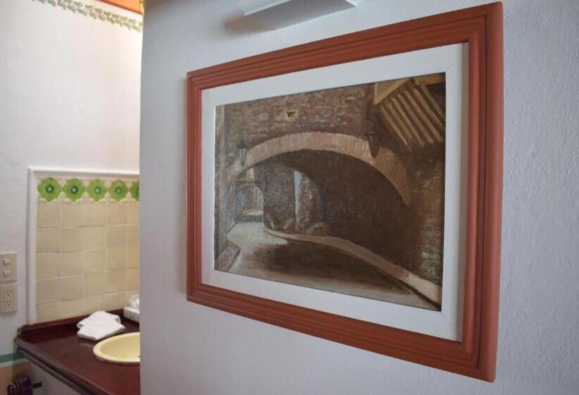 اتاق لوکس با تخت بزرگ, Sanbernabé Tres