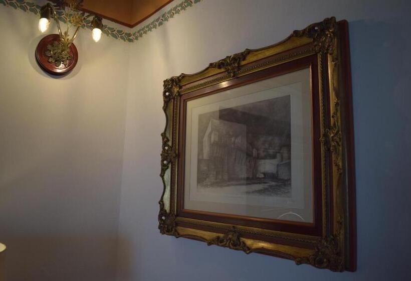 اتاق لوکس با تخت بزرگ, Sanbernabé Tres