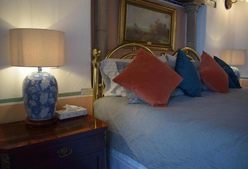 اتاق لوکس با تخت بزرگ, Sanbernabé Tres