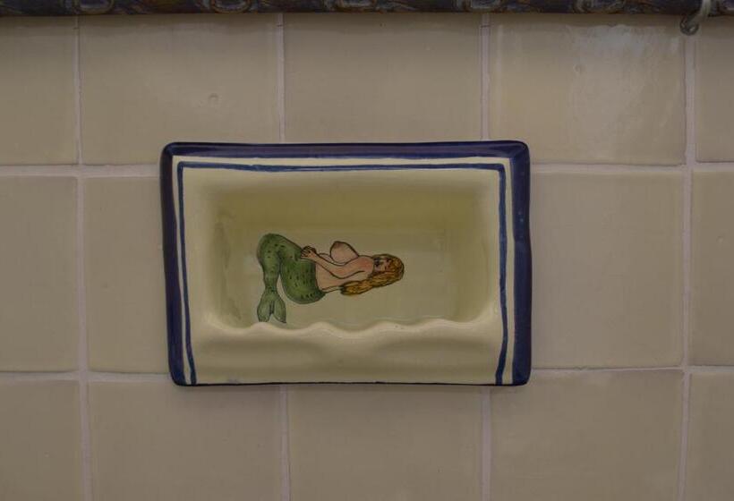 اتاق لوکس با تخت بزرگ, Sanbernabé Tres