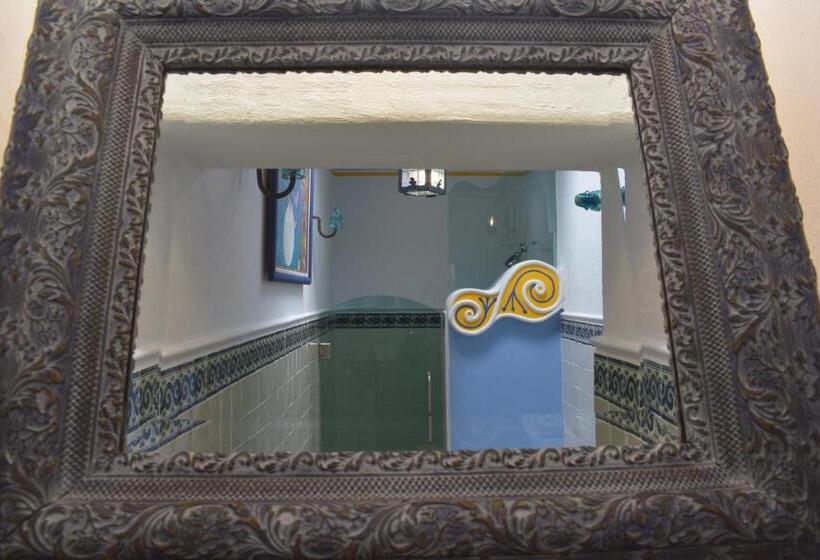 اتاق لوکس با تخت بزرگ, Sanbernabé Tres