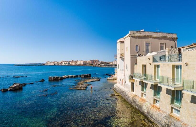 Полулюкс, Re Dionisio Luxury Suites