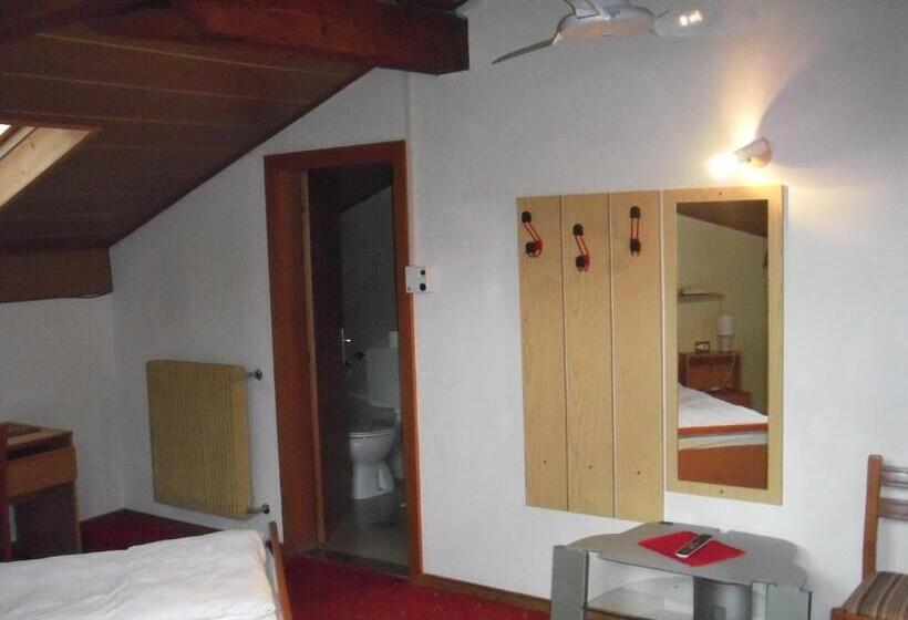 Quarto Ático, Residence Rosa