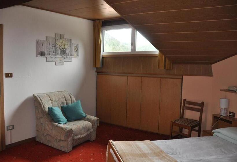 Quarto Ático, Residence Rosa
