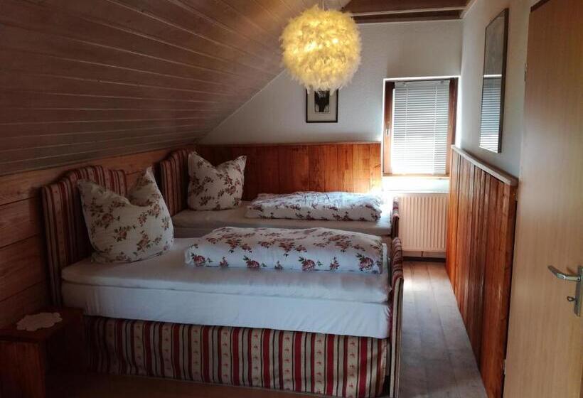 اتاق استاندارد چهارنفره با بالکن, Alte Schreinerei Auberge Harlekin