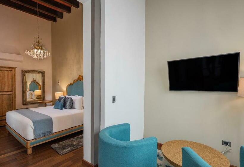 سوییت جونیور, Casa Monarca