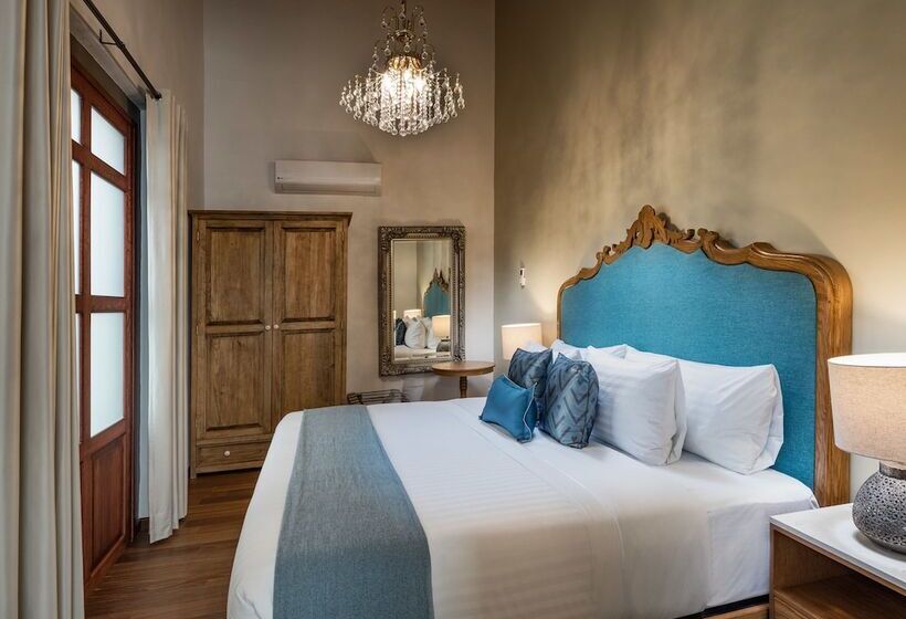 سوییت جونیور, Casa Monarca