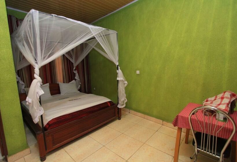 스위트, La Voisina