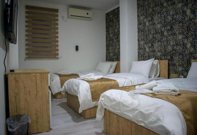 اتاق کلاسیک سه تخته, Old Alisa