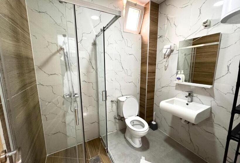 اتاق کلاسیک سه تخته, Old Alisa