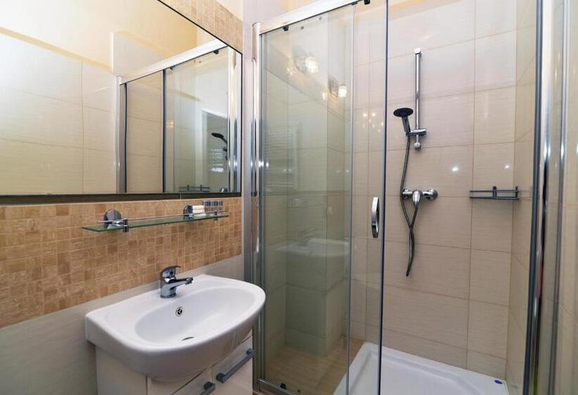 חדר סטנדרט לארבעה, Pod Jeleniem