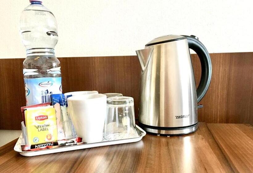 חדר סטנדרט לארבעה, Pod Jeleniem