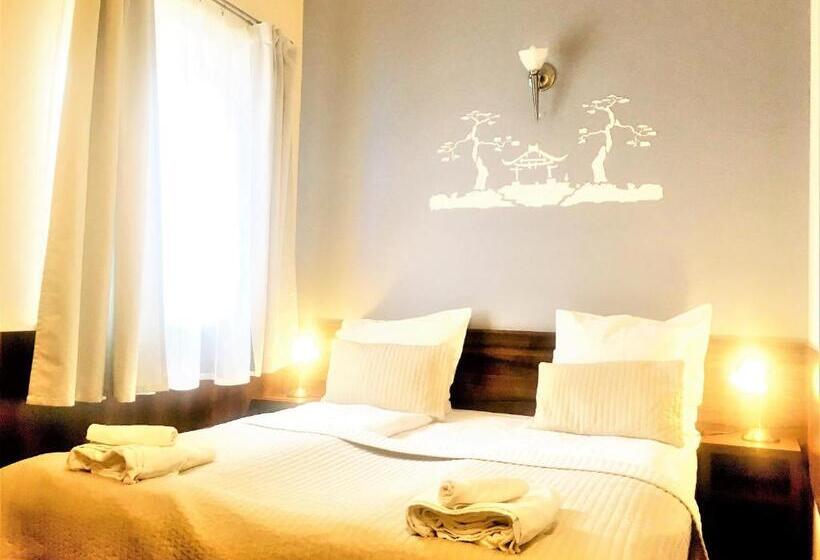 חדר סטנדרט לשלושה, Pod Jeleniem