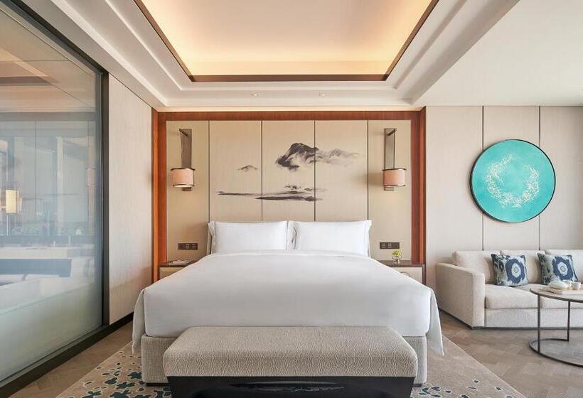 Номер Deluxe Кровать Кинг, Raffles Shenzhen